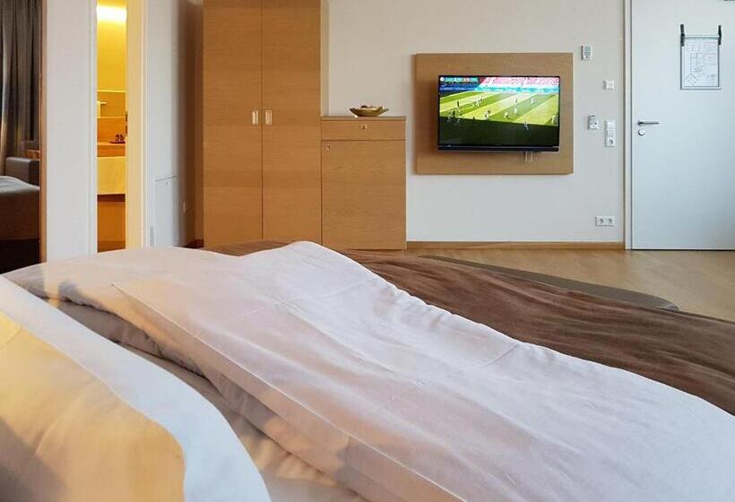 Полулюкс, Restaurant & Hotel Einhorn