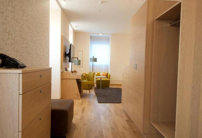 Полулюкс, Restaurant & Hotel Einhorn