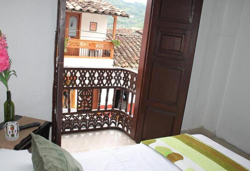 이코노미 룸, Europa Ecotours