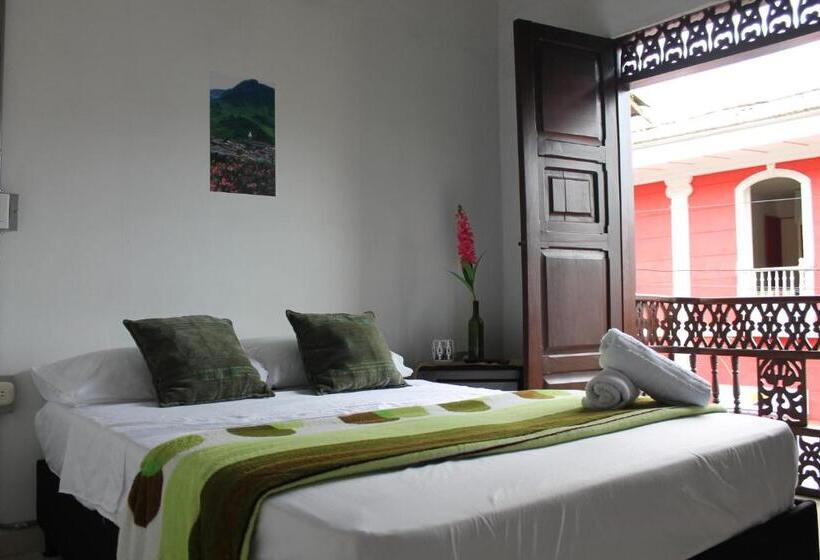 이코노미 룸, Europa Ecotours