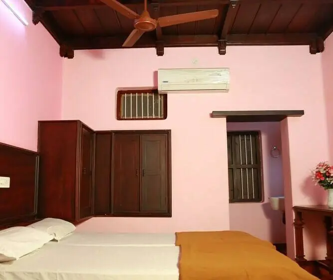 Chambre Deluxe, Gurukripa Heritage
