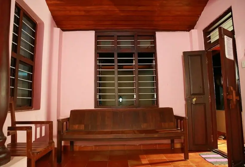 Chambre Deluxe, Gurukripa Heritage