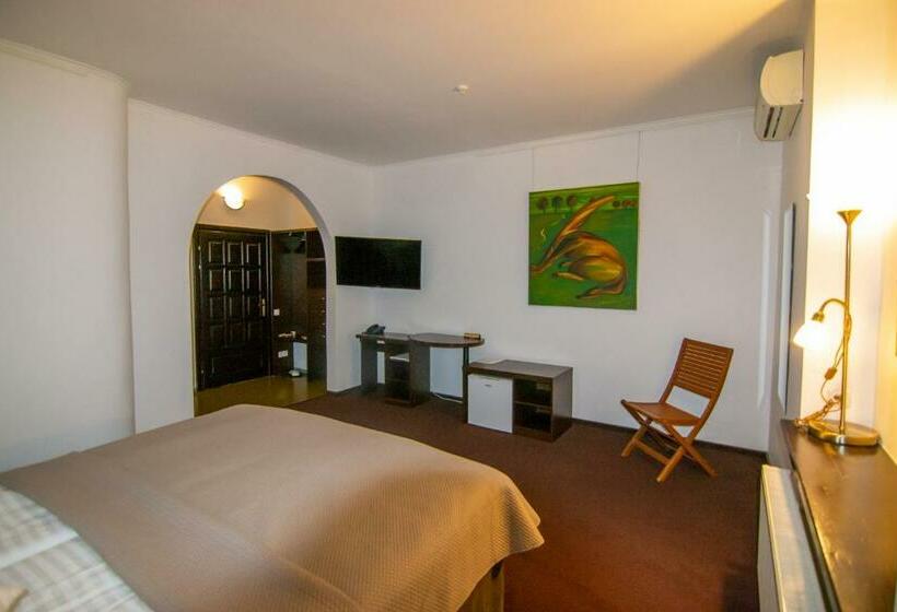 经济房, Knyazha Hora