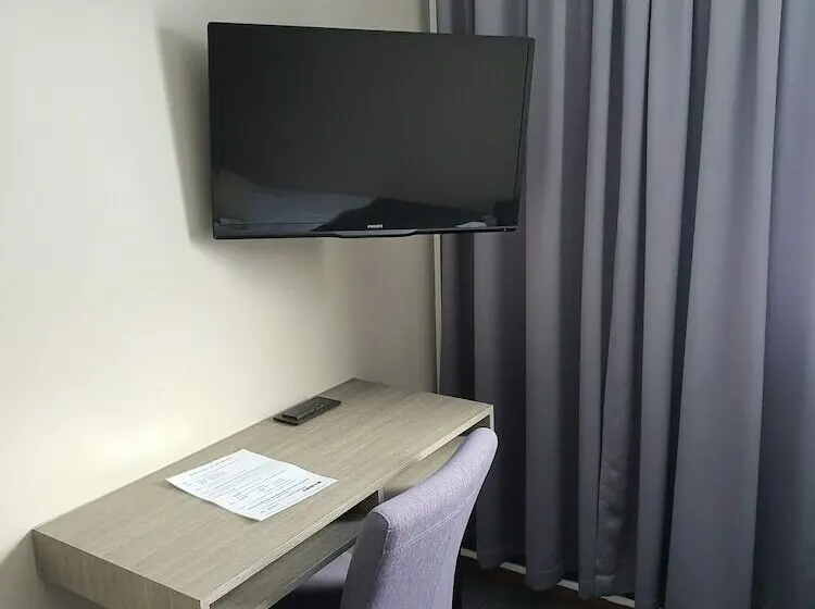 Standard Yhden Hengen Huone, L Maritim Skjervoy