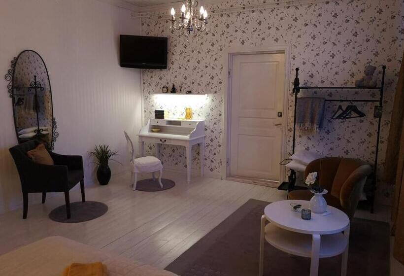 Номер Стандарт, Li Huiskankorpi Boutique