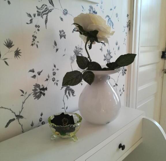 Номер Стандарт, Li Huiskankorpi Boutique