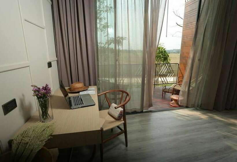 带阳台的高级房间, Navela Hotel & Convention