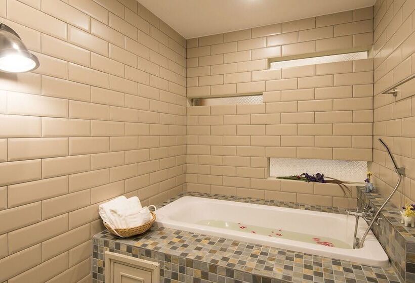 带阳台套房, Navela Hotel & Convention