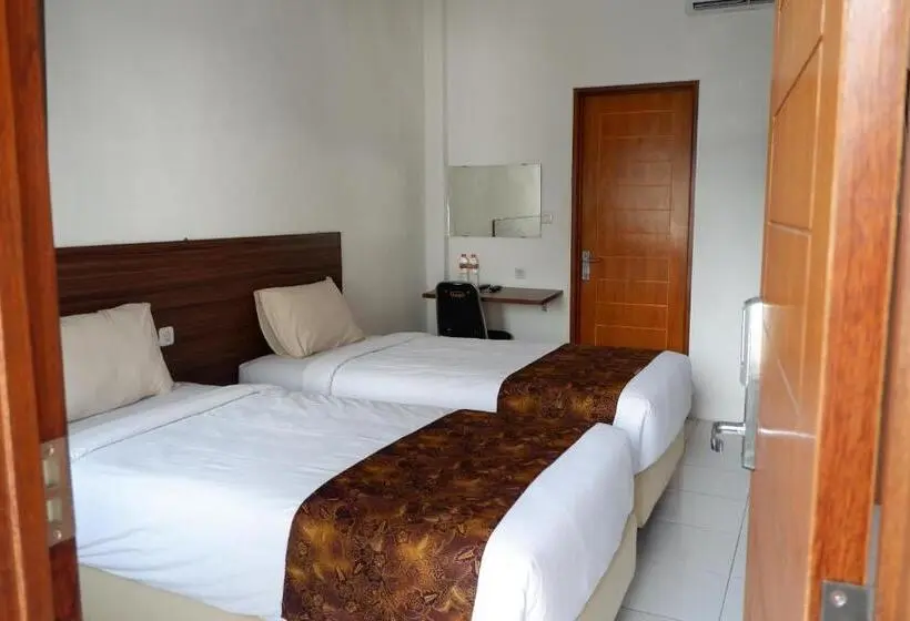 Camera Deluxe, Netral Jombang