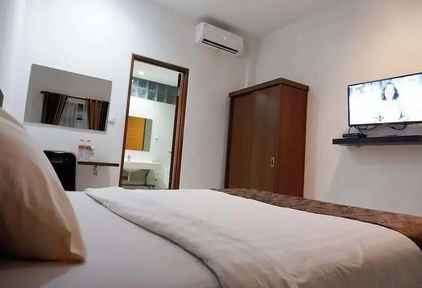 Camera Deluxe, Netral Jombang