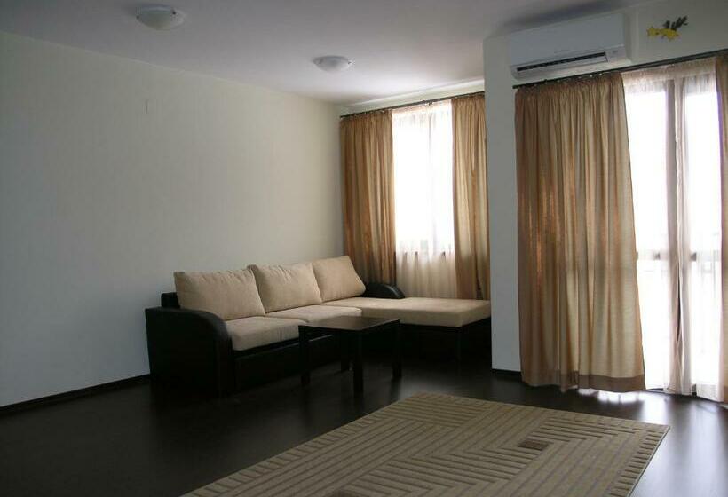 جناح جونيور مزوَّد بشرفة, Ostrova Holiday Village