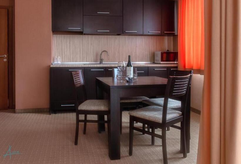 Люкс с Балконом, Ostrova Holiday Village