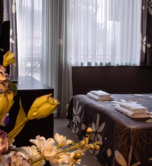 جناح مزوَّد بشرفة, Ostrova Holiday Village