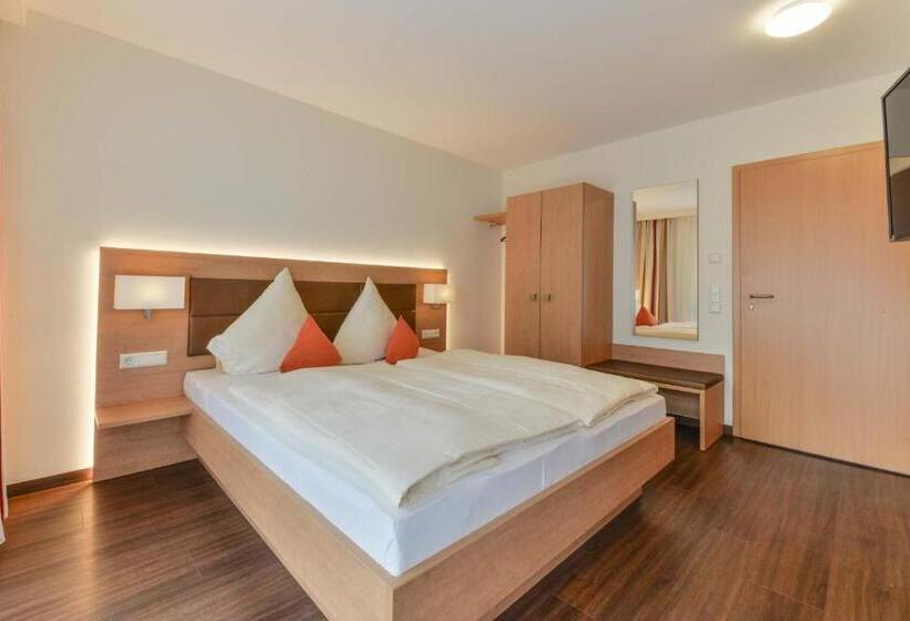 Quarto standart com varanda, Peterhof