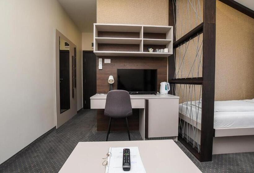 اتاق استاندارد سه نفره, Atrijum Apartments And Rooms