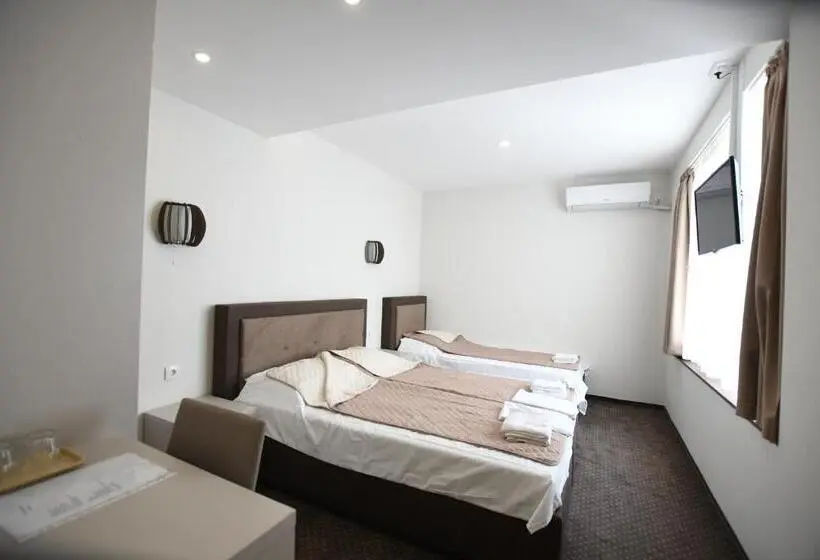 اتاق استاندارد سه نفره, Atrijum Apartments And Rooms