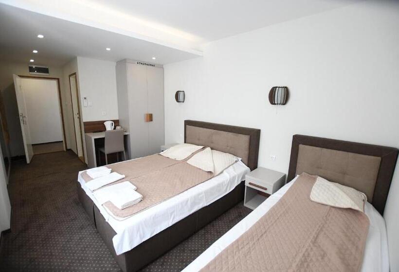 اتاق استاندارد سه نفره, Atrijum Apartments And Rooms