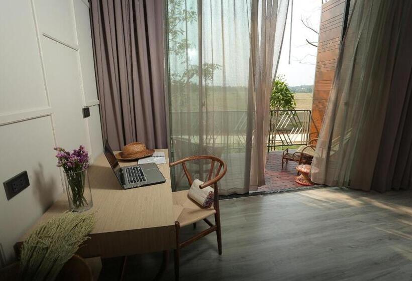 带阳台的高级房间, Navela Hotel & Convention