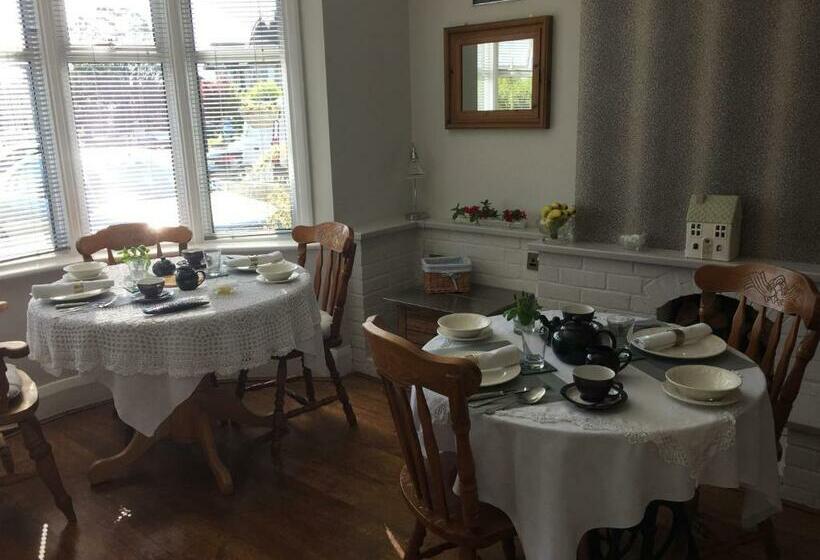 Номер Стандарт Вид на Сад, Southend Airport Bed & Breakfast