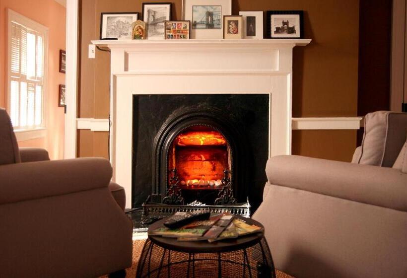 Люкс Deluxe Кровать Кинг, Charred Oaks Inn