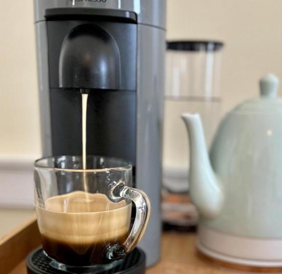 Полулюкс, Charred Oaks Inn