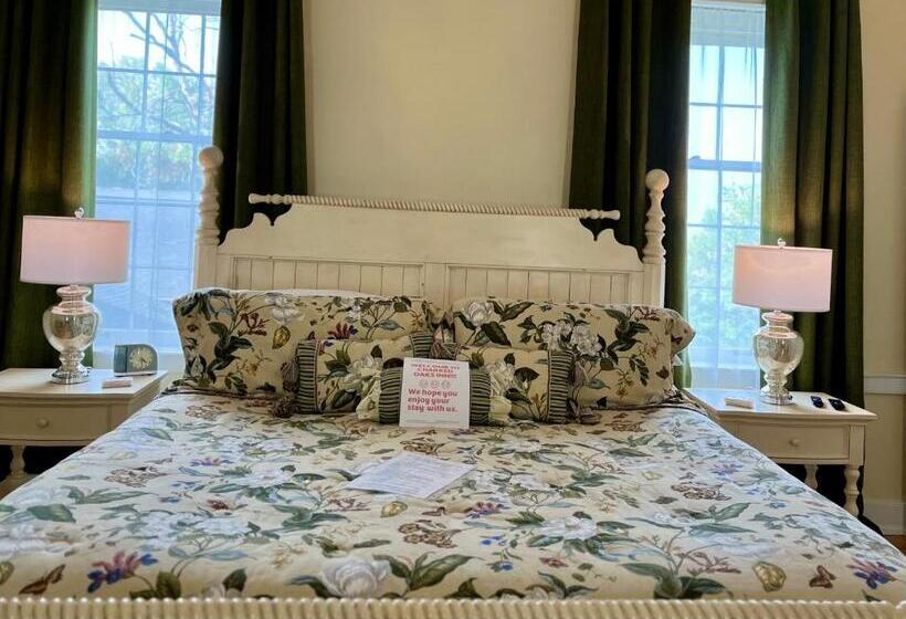 Полулюкс, Charred Oaks Inn