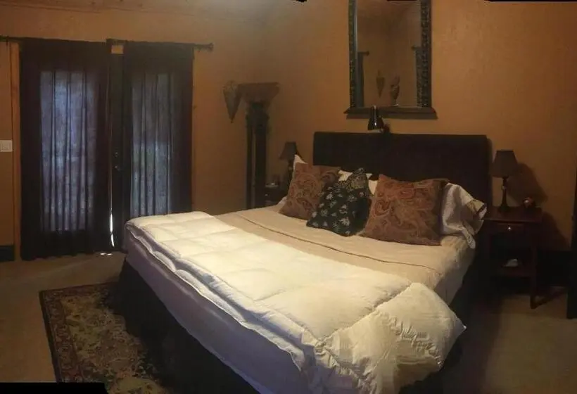 キングサイズベッドのスタンダードルーム, The Whitmore Inn