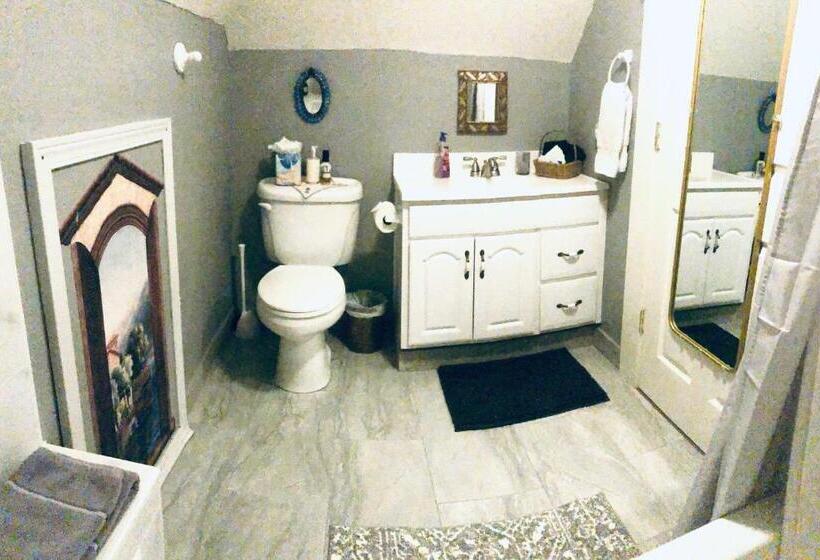 Номер Стандарт Четырехместный Совместный Санузел, The Whitmore Inn