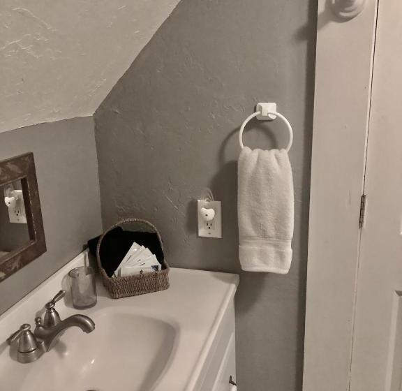 Номер Стандарт Четырехместный Совместный Санузел, The Whitmore Inn