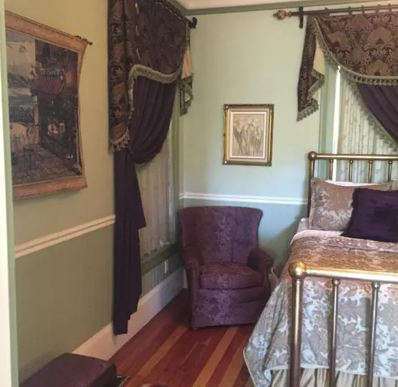身障者適用クイーンサイズベッドルーム, The Whitmore Inn