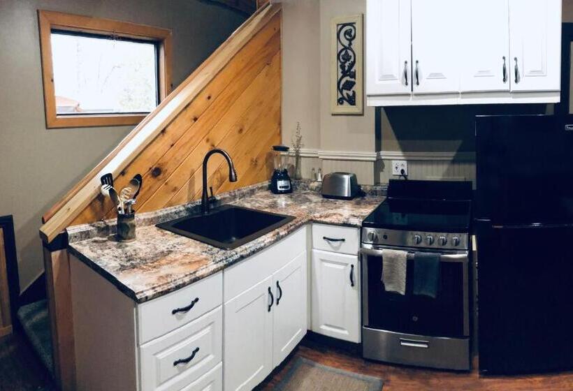 Студия Стандарт, The Whitmore Inn