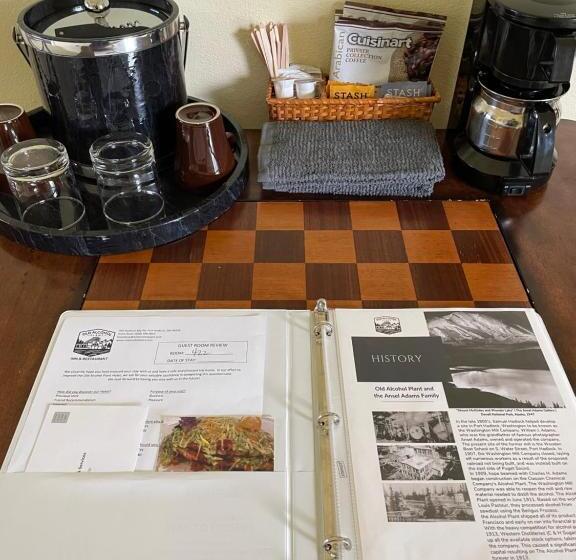 جناح مزوَّد بشرفة, Old Alcohol Plant