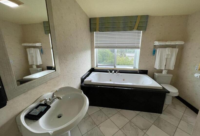 جناح مزوَّد بشرفة, Old Alcohol Plant