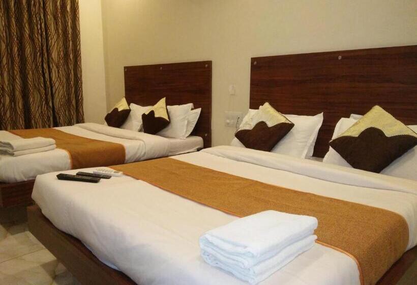 豪华三人间, Sky