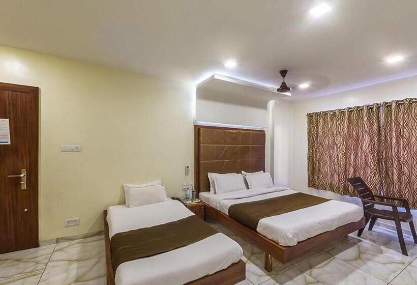 豪华三人间, Sky