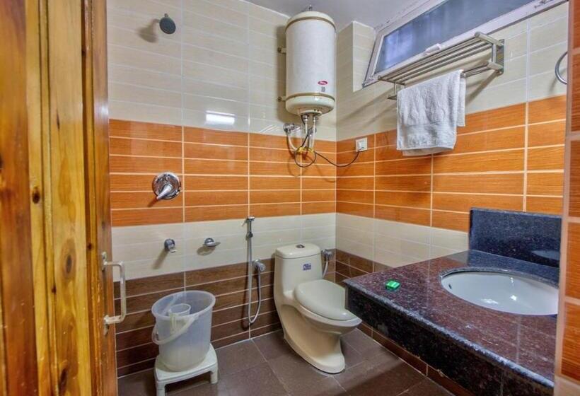 غرفة ديلوكس, Thakur