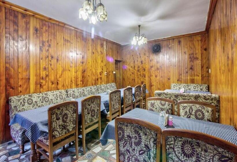 غرفة سوبيريور, Thakur