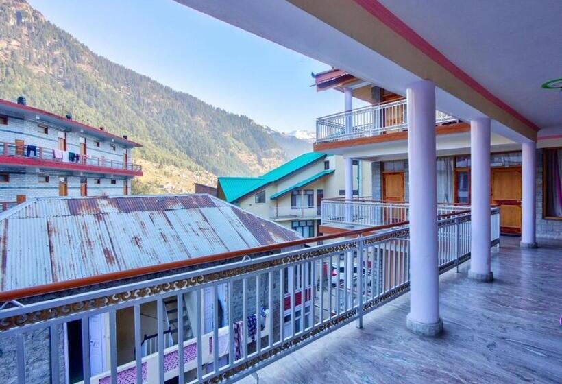 غرفة سوبيريور, Thakur