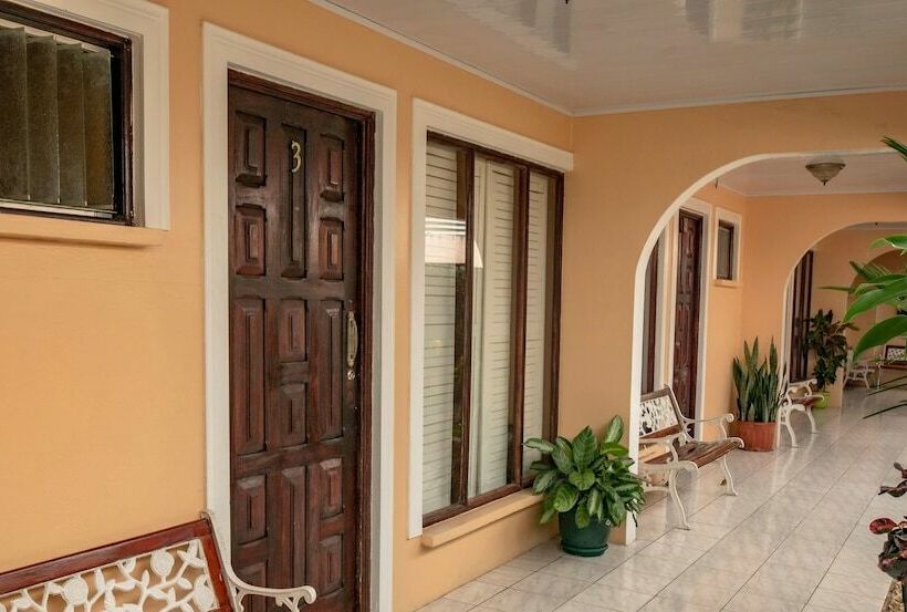 اتاق استاندارد, Y Cabinas El Coral