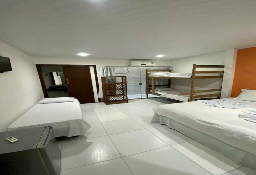 غرفة عائلية, Piratas Do Morro Pousada