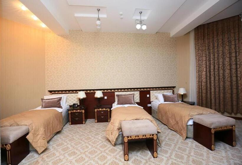 חדר סטנדרט לשלושה, Spring