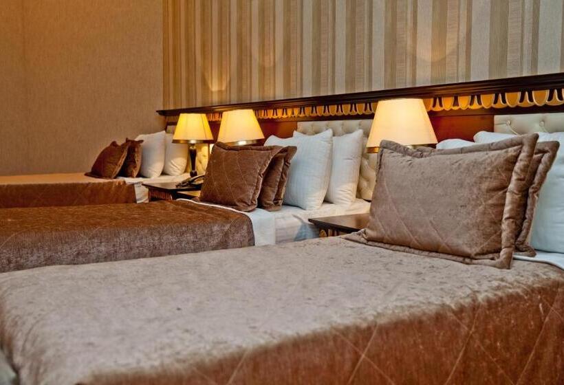 חדר סטנדרט לשלושה, Spring