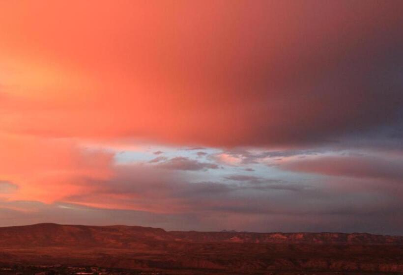 إستوديو قياسى, The Arizona Lighthouse B&b