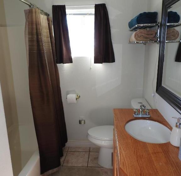 إستوديو قياسى, The Arizona Lighthouse B&b