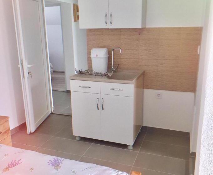 اتاق استاندارد سه تخته با بالکن, Guest House Ulnika