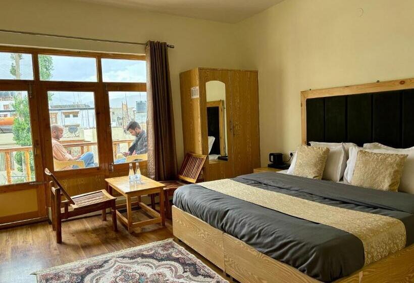 バルコニー付きデラックスルーム, City Heart Boutique Stays