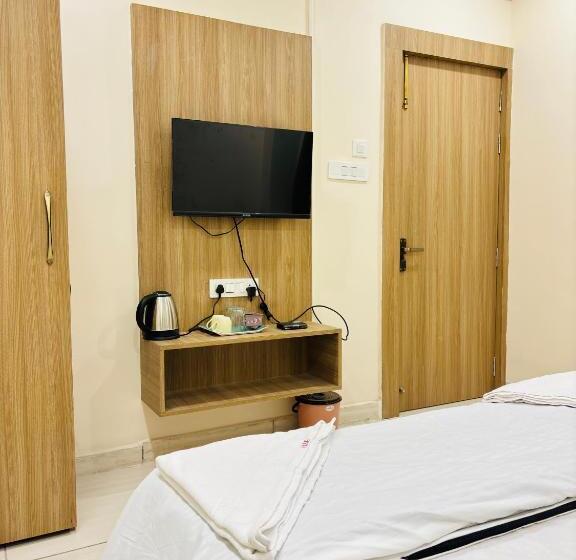 غرفة ديلوكس عائلية, Shreegopal