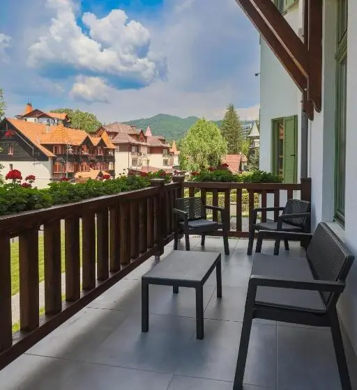 آپارتمان 1 خوابه, Turul Villa