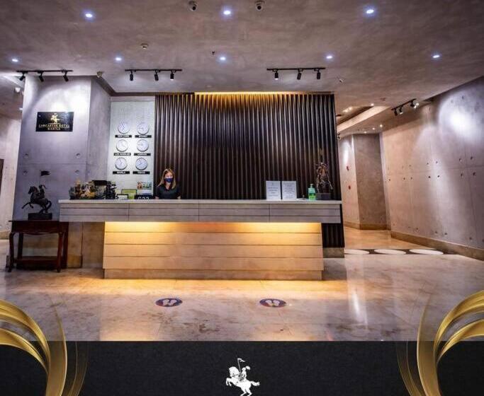 اتاق استاندارد, Cozy Hotel Room With Bath Tub And Free Pool Access