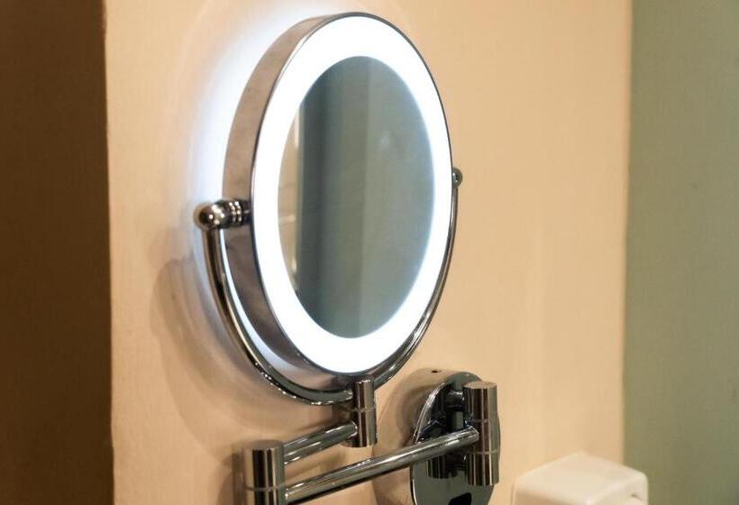 スタンダードトリプルルーム, Infinity Suites Habitación Triple 203